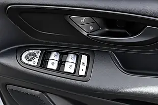 Used 2015 Mercedes-Benz Vito Pro Tourer Double Cab White - Interior and Exterior details 12
