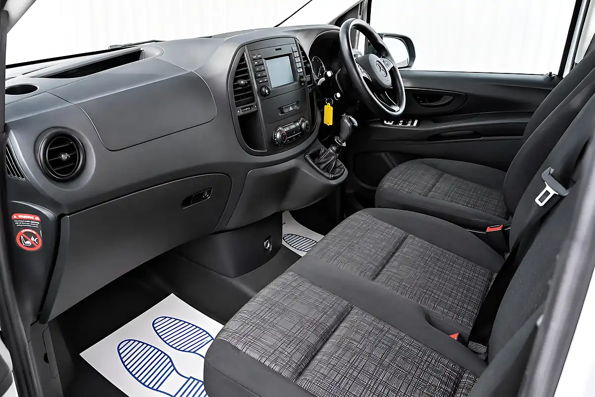 Used 2015 Mercedes-Benz Vito Pro Tourer Double Cab White - Interior and Exterior details 15