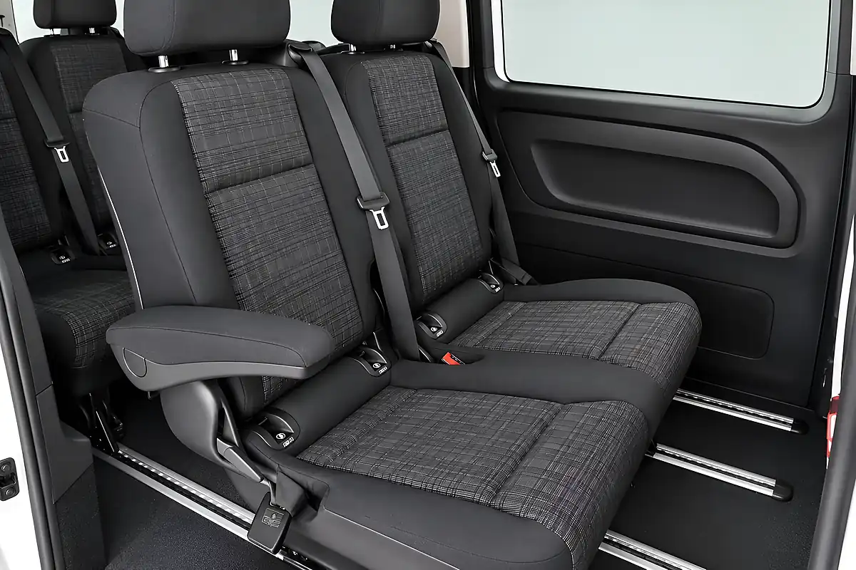 Used 2015 Mercedes-Benz Vito Pro Tourer Double Cab White - Interior and Exterior details 18