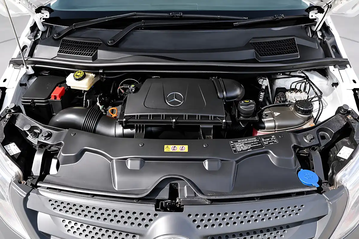 Used 2015 Mercedes-Benz Vito Pro Tourer Double Cab White - Interior and Exterior details 4