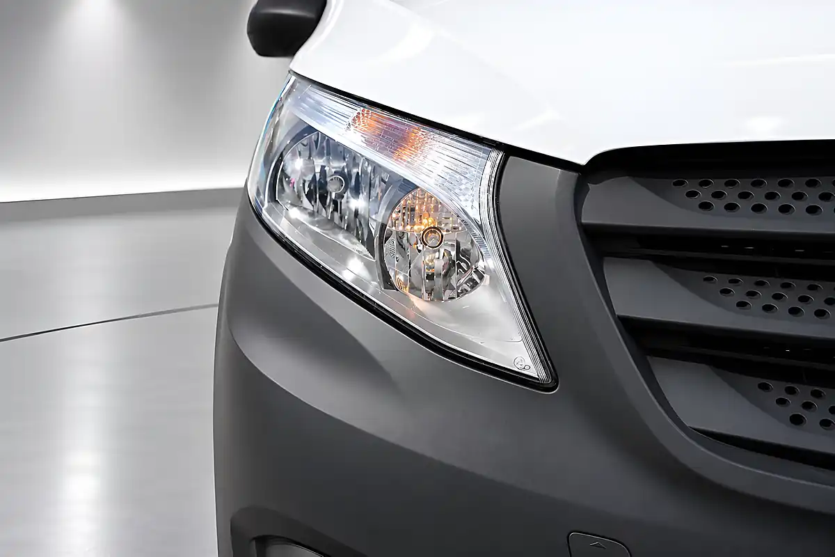 Used 2015 Mercedes-Benz Vito Pro Tourer Double Cab White - Interior and Exterior details 5