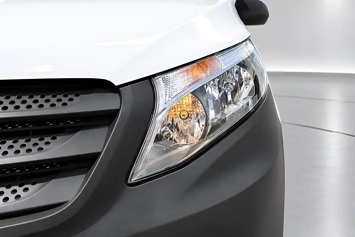Used 2015 Mercedes-Benz Vito Pro Tourer Double Cab White - Interior and Exterior details 7