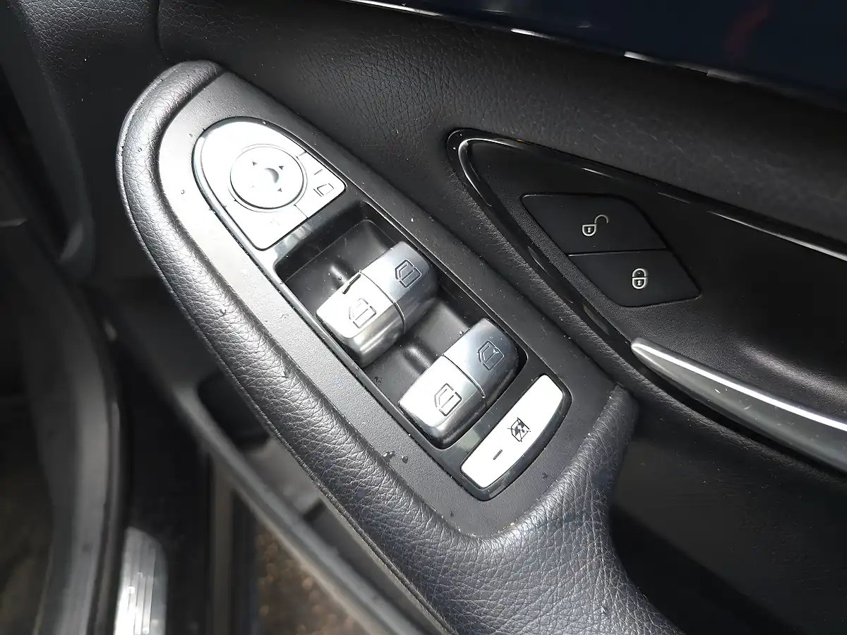 Used 2015 Mercedes C Class Se Black - Interior and Exterior details 11