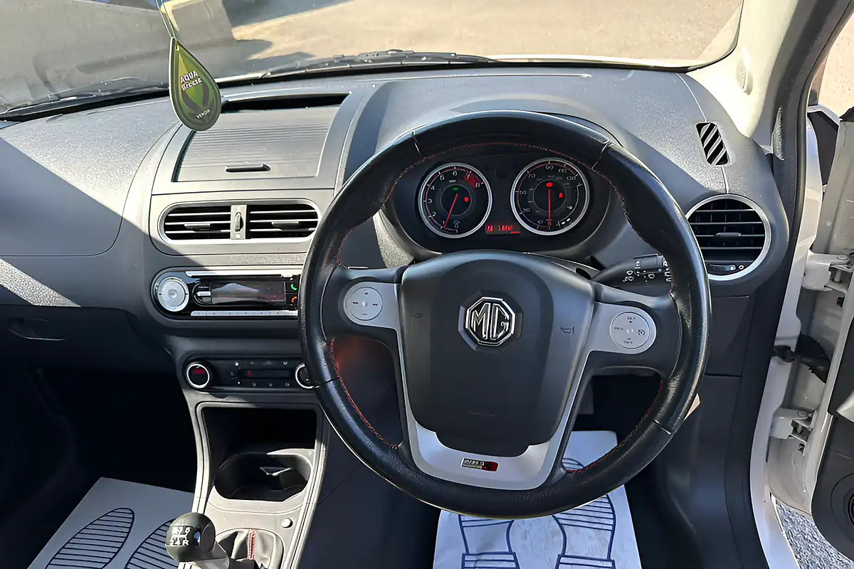Used 2015 MG MG3 3Style White - Interior and Exterior details 12