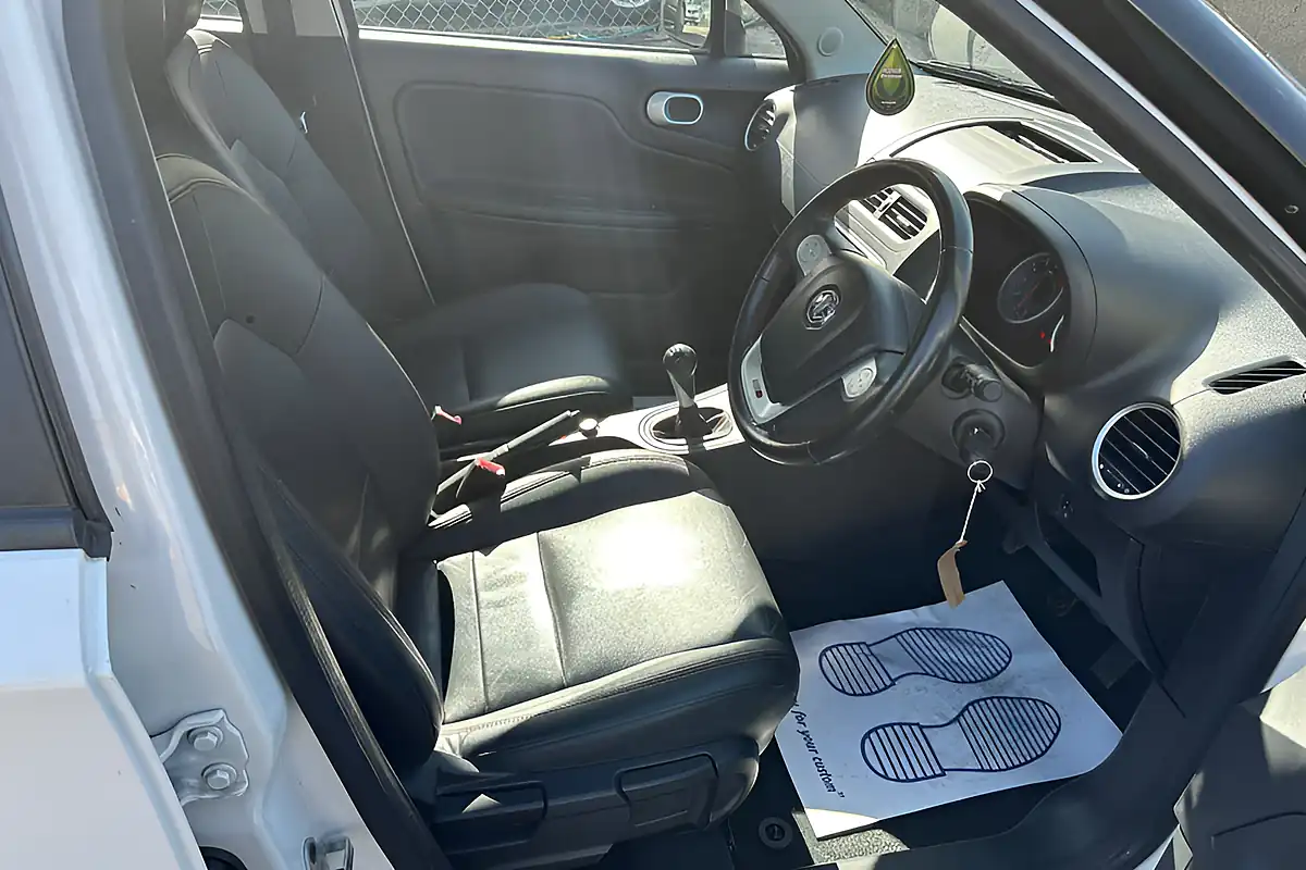 Used 2015 MG MG3 3Style White - Interior and Exterior details 18