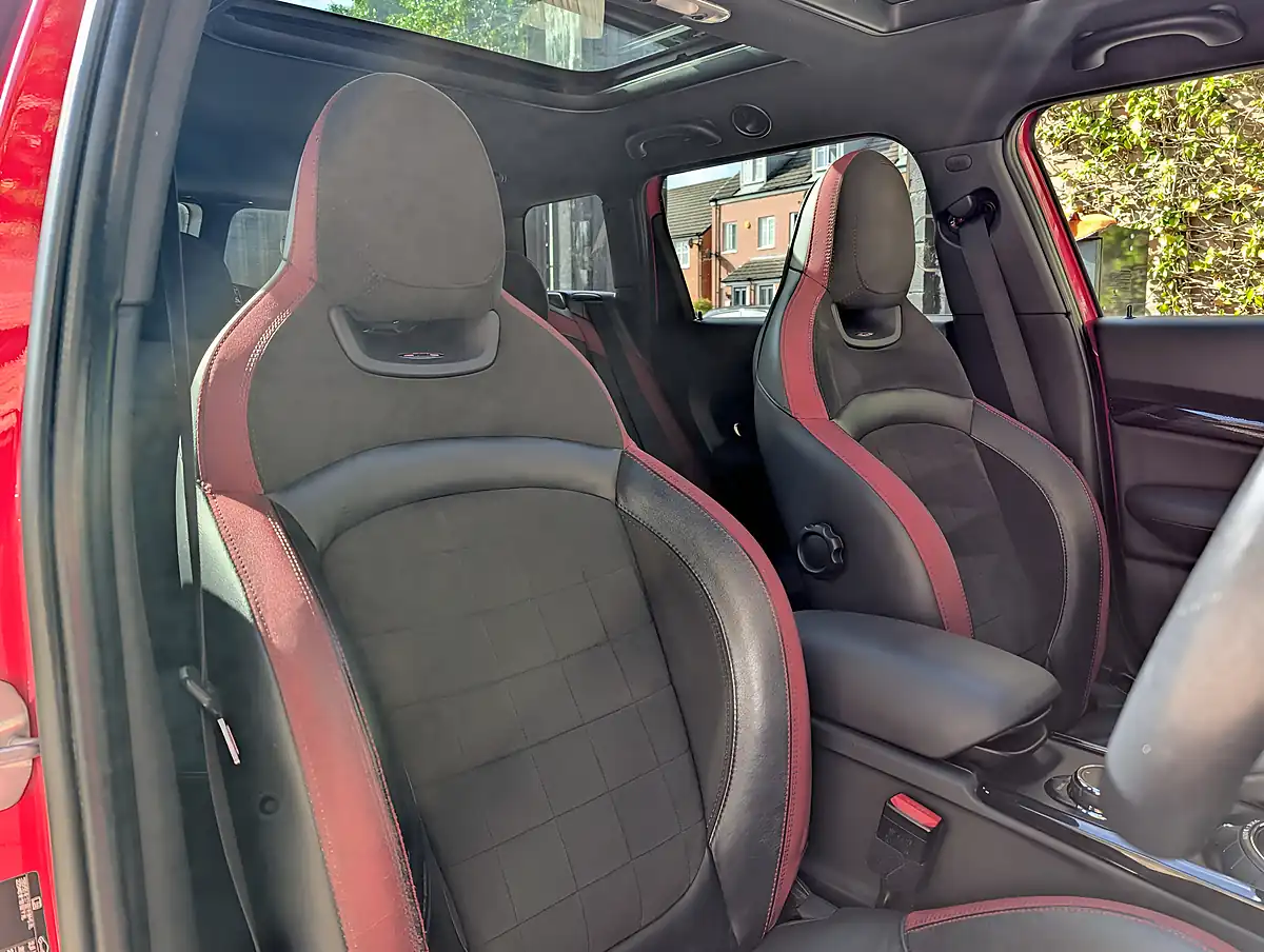 Used 2015 MINI Clubman Cooper S Red - Interior and Exterior details 13