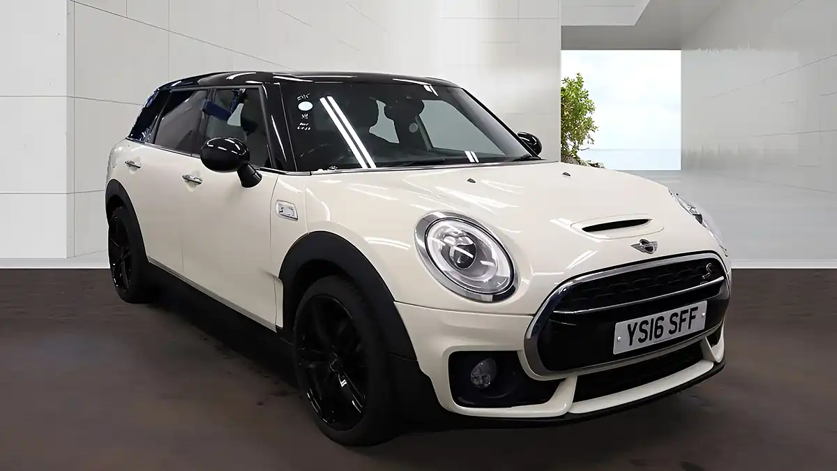Used 2015 MINI Clubman Cooper Sd White - Front View