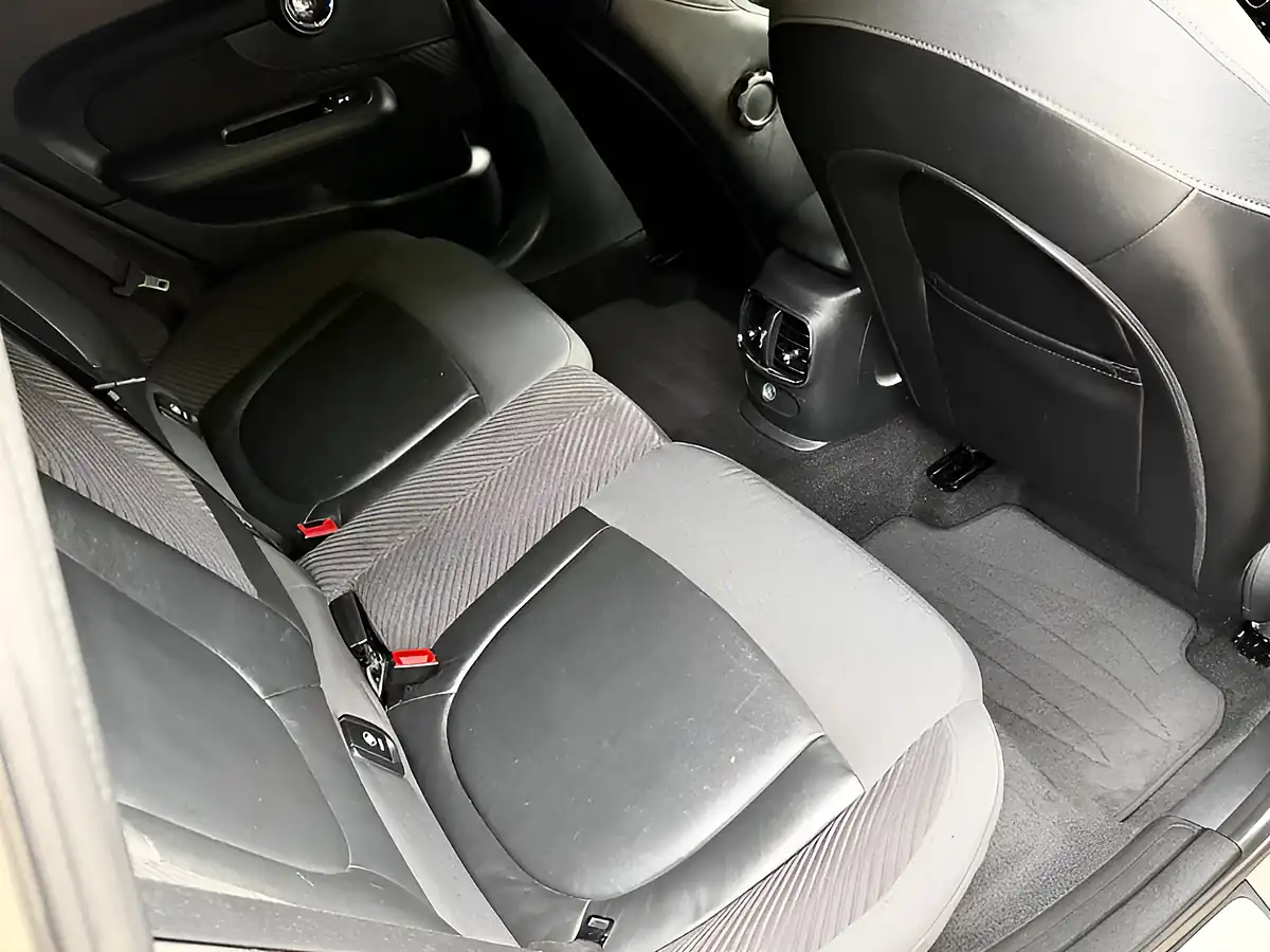 Used 2015 MINI Clubman Cooper Silver - Interior and Exterior details 12