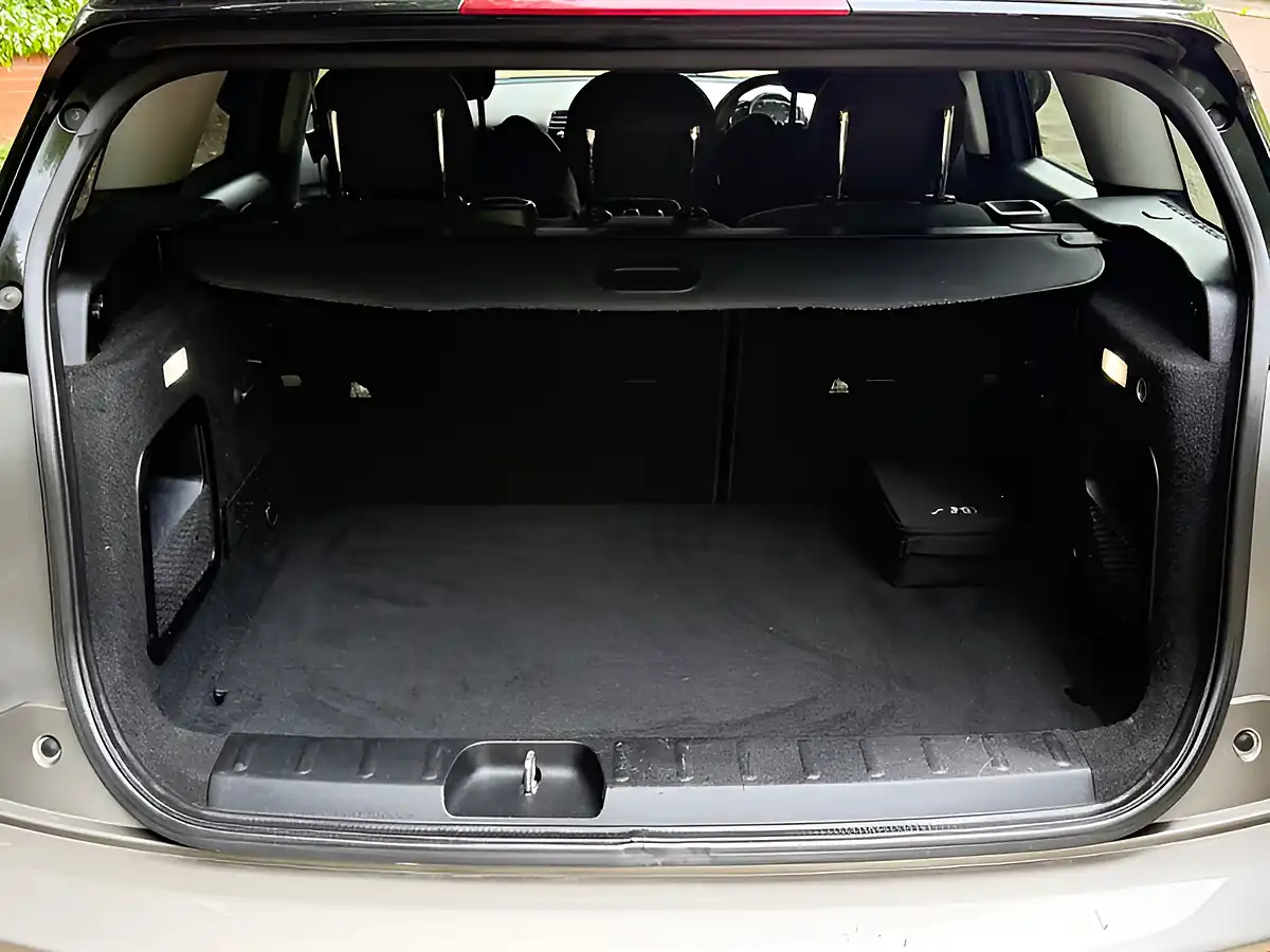 Used 2015 MINI Clubman Cooper Silver - Interior and Exterior details 13