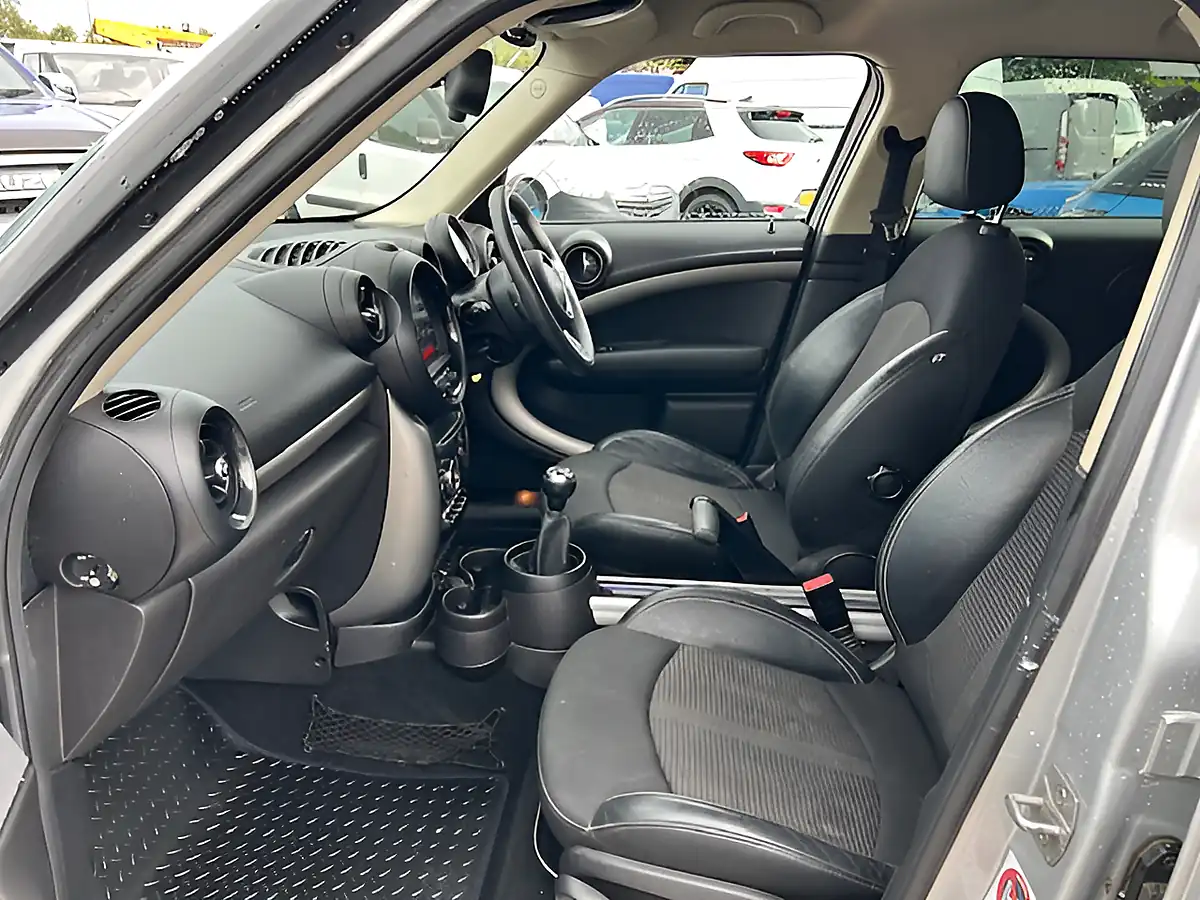 Used 2015 MINI Clubman Cooper Silver - Interior and Exterior details 3