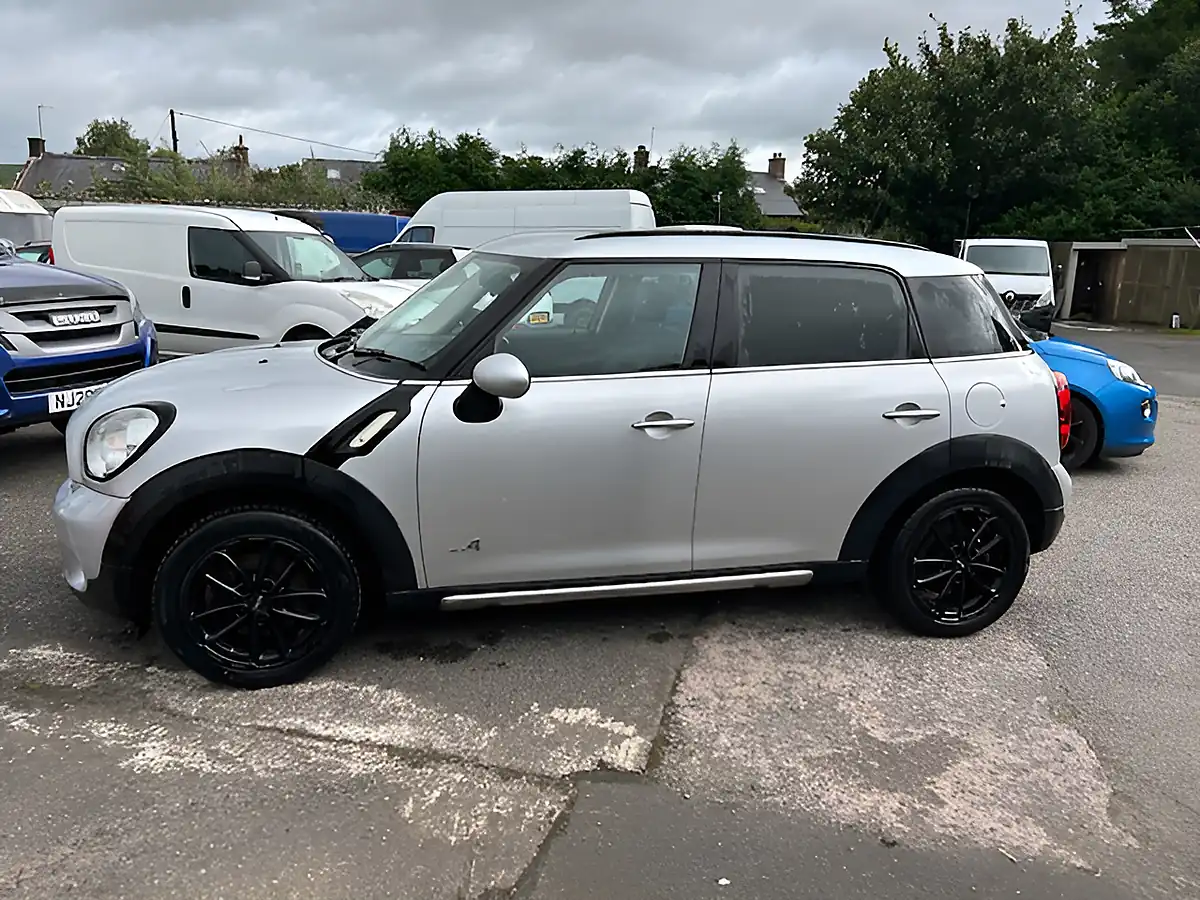 Used 2015 MINI Clubman Cooper Silver - Interior and Exterior details 9