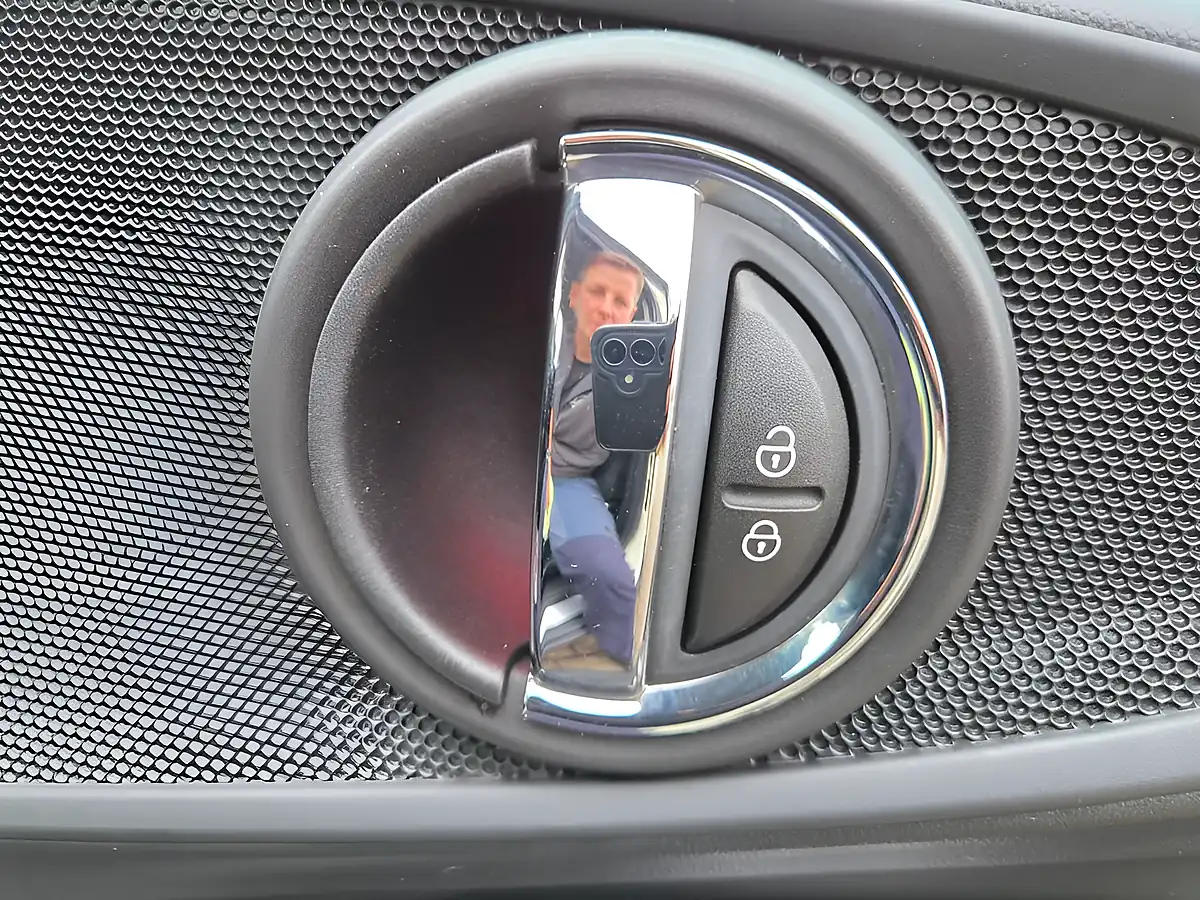 Used 2015 MINI Clubman Cooper White - Interior and Exterior details 16