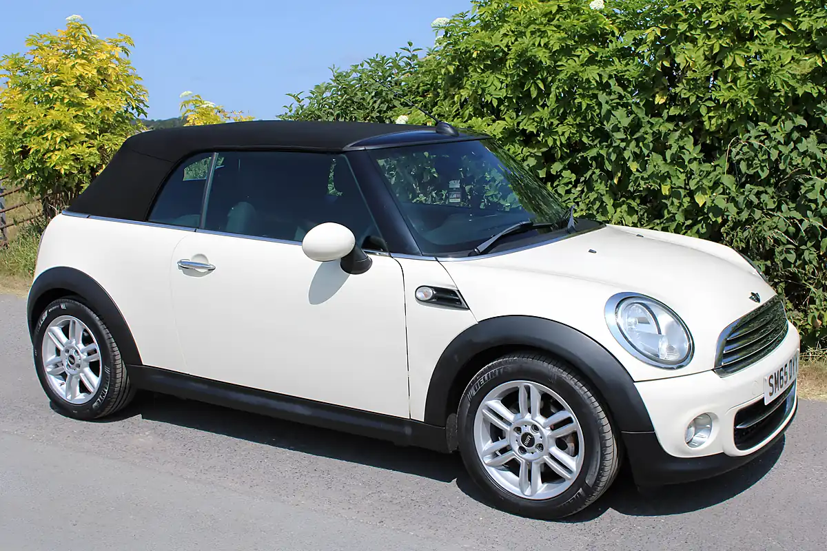 Used 2015 MINI Convertible Cooper Pepper White - Interior and Exterior details 11