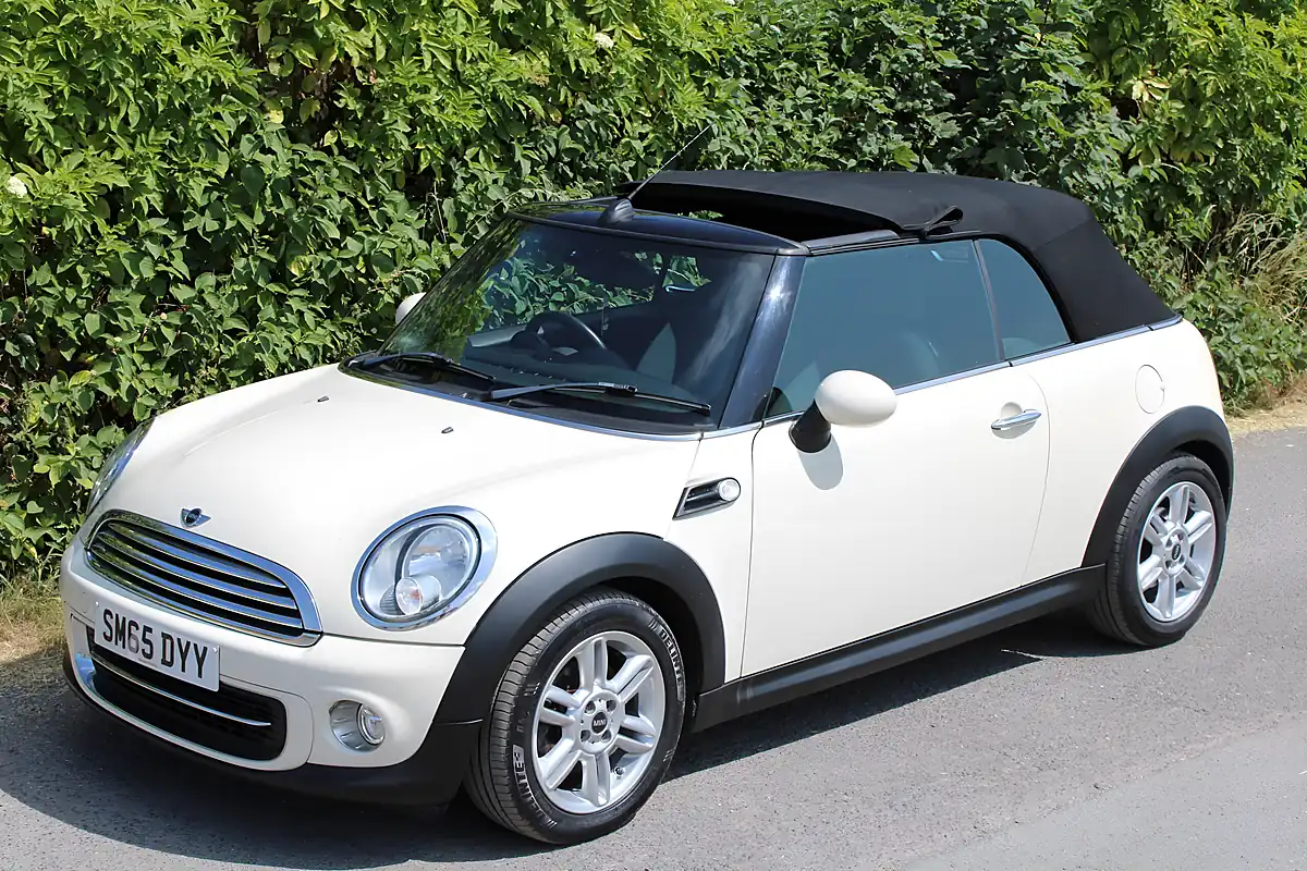Used 2015 MINI Convertible Cooper Pepper White - Interior and Exterior details 13