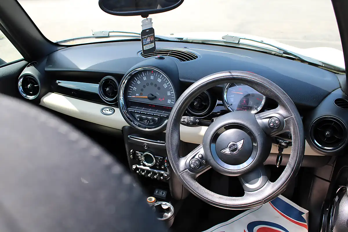 Used 2015 MINI Convertible Cooper Pepper White - Interior and Exterior details 17