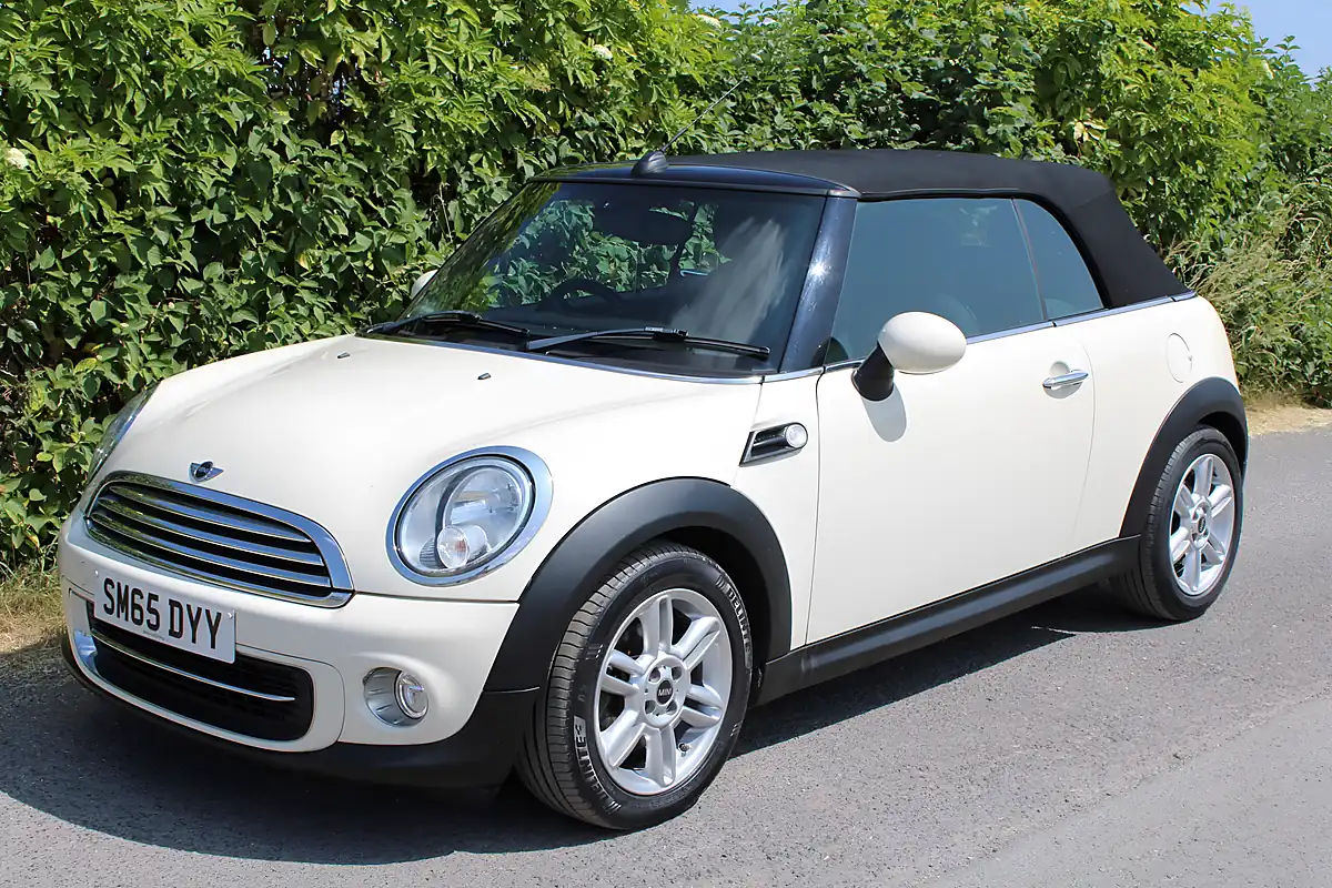Used 2015 MINI Convertible Cooper Pepper White - Interior and Exterior details 3