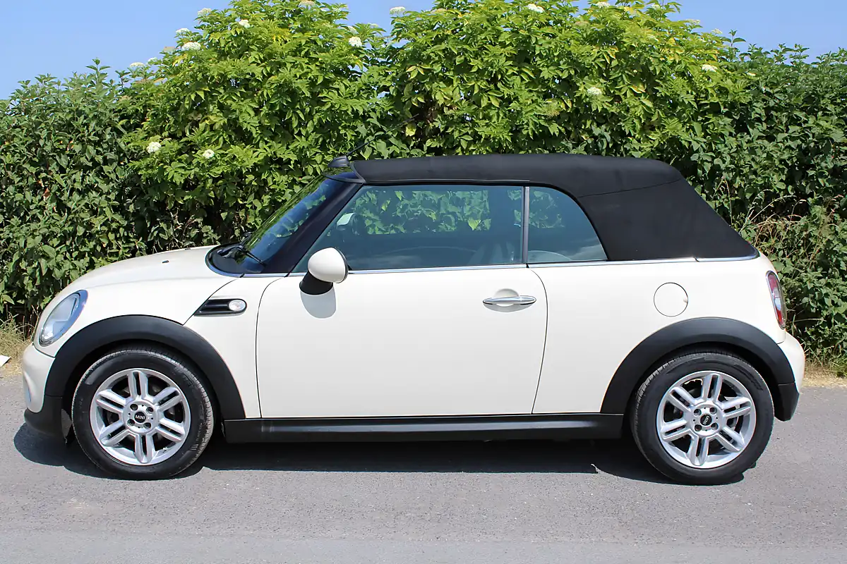 Used 2015 MINI Convertible Cooper Pepper White - Interior and Exterior details 4