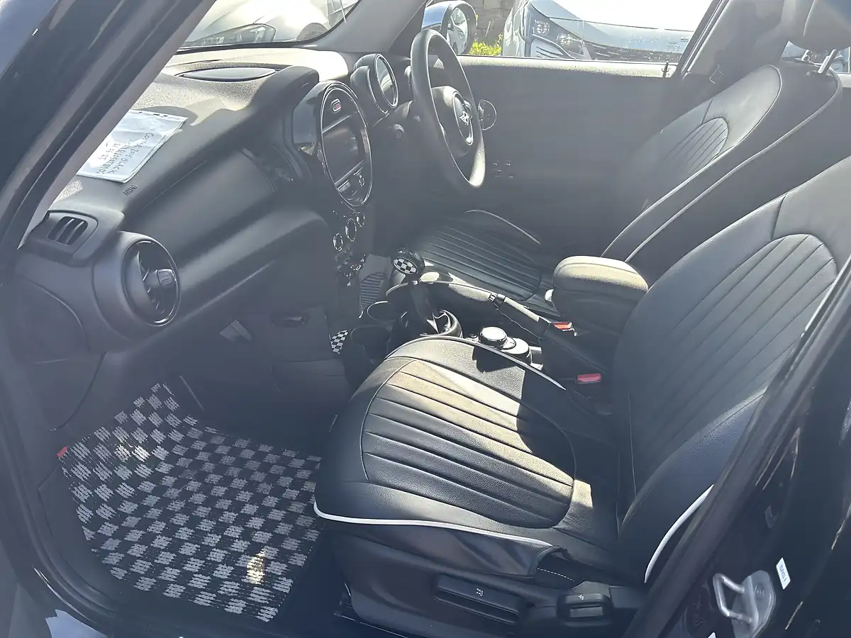 Used 2015 MINI Cooper Black - Interior and Exterior details 10