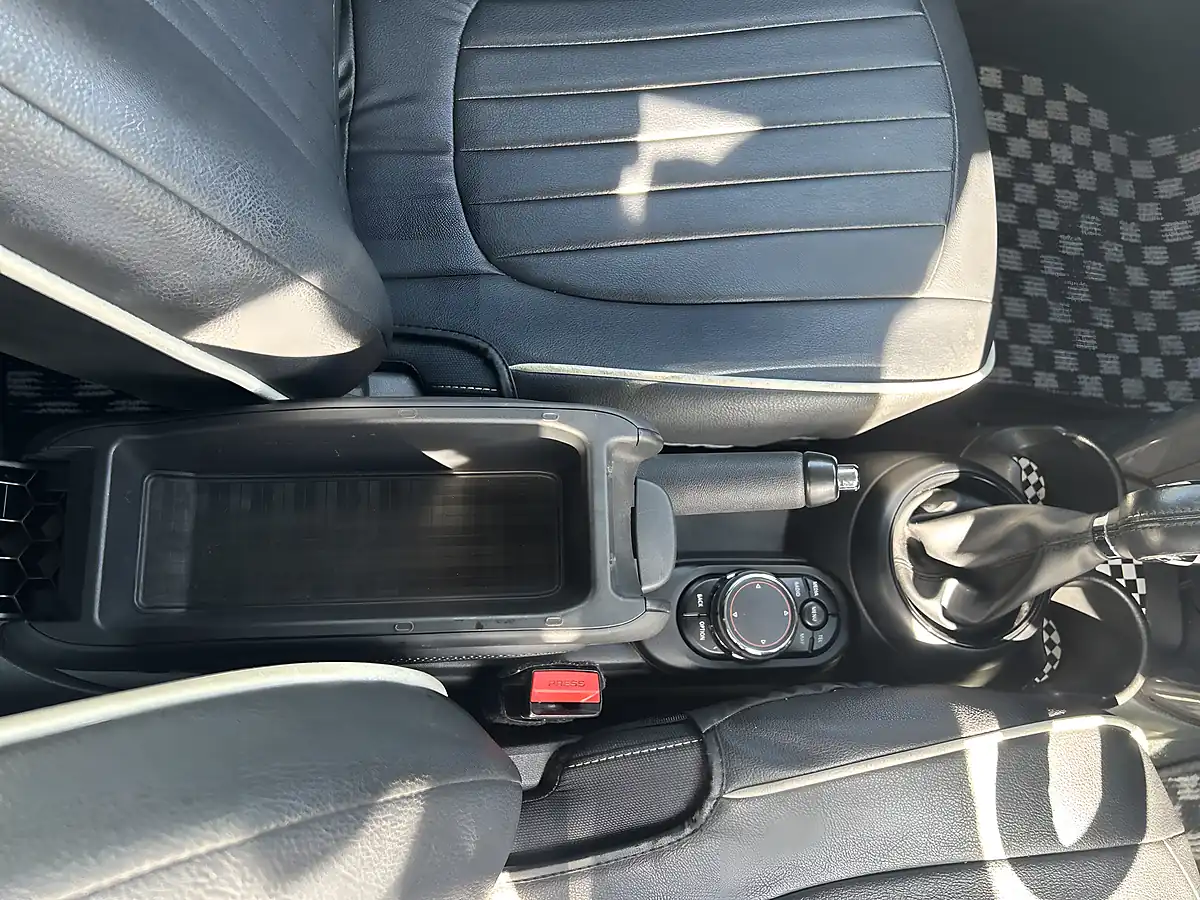 Used 2015 MINI Cooper Black - Interior and Exterior details 19