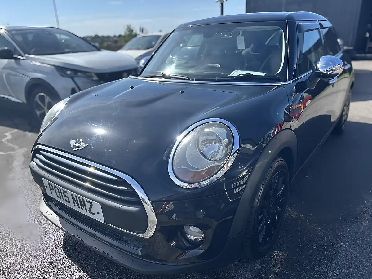 Used 2015 MINI Cooper Black - Interior and Exterior details 3