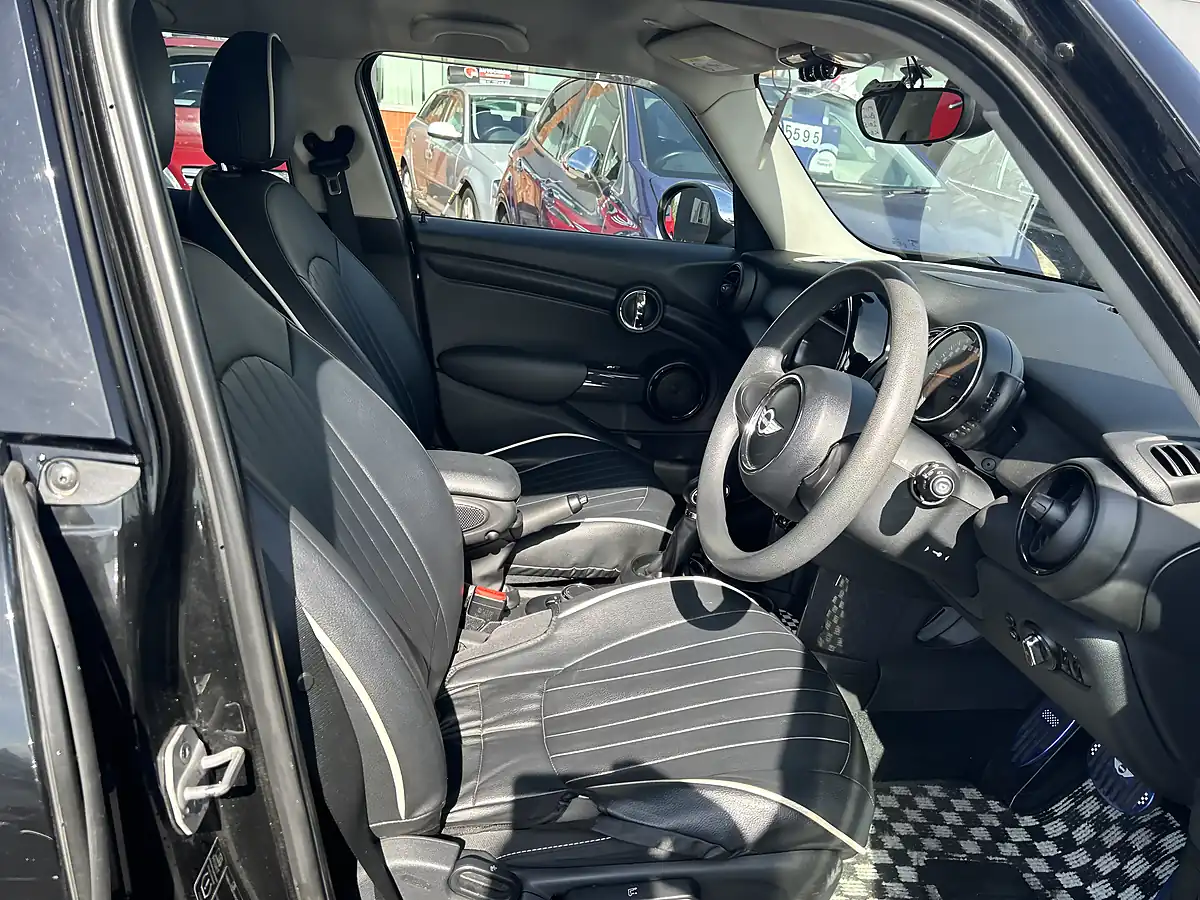 Used 2015 MINI Cooper Black - Interior and Exterior details 7