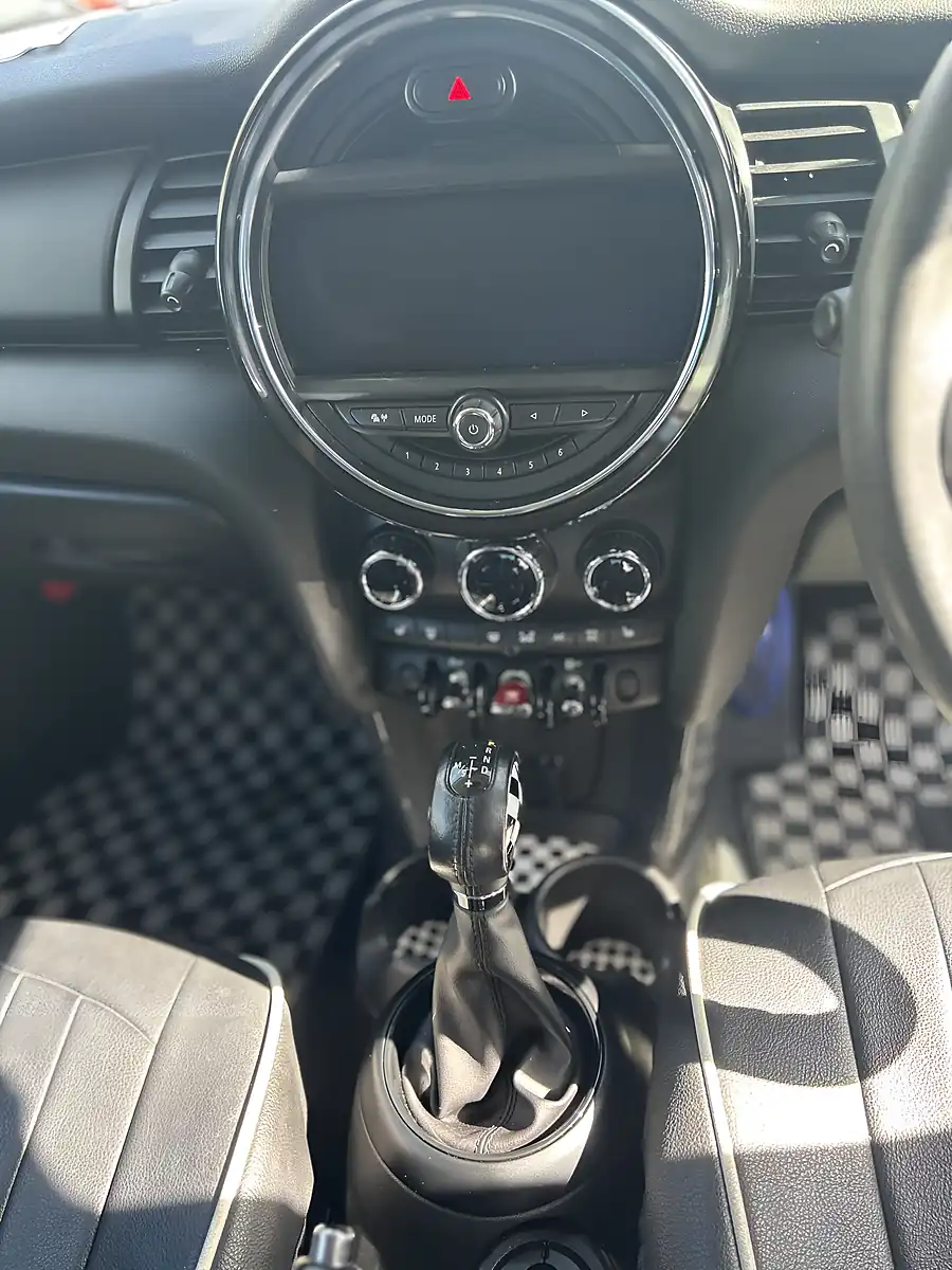 Used 2015 MINI Cooper Black - Interior and Exterior details 9