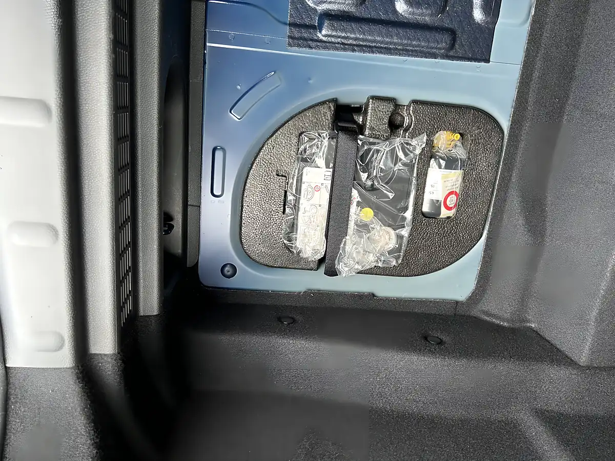 Used 2015 MINI Cooper Blue - Interior and Exterior details 16