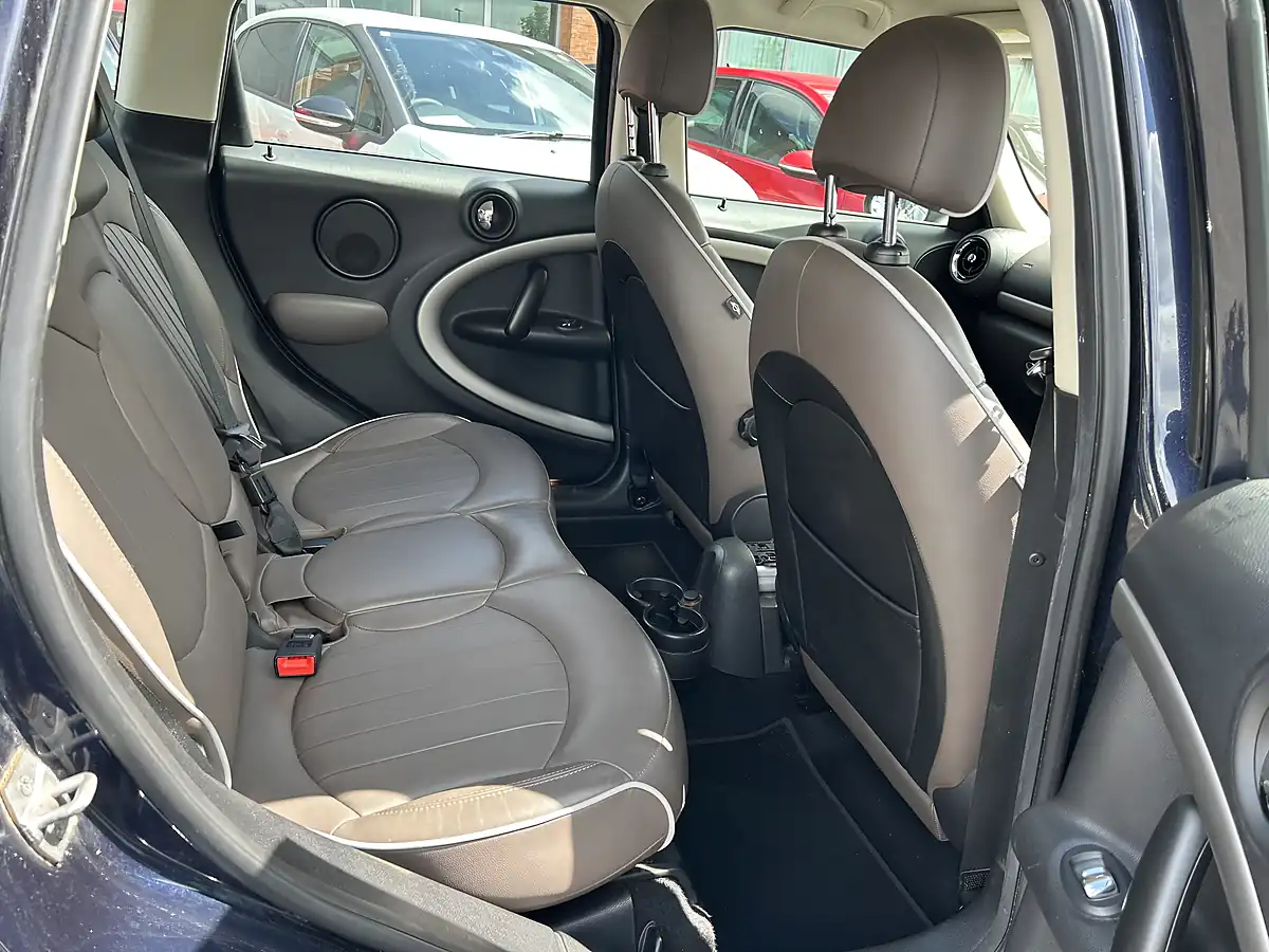 Used 2015 MINI Cooper Crossover Blue - Interior and Exterior details 9