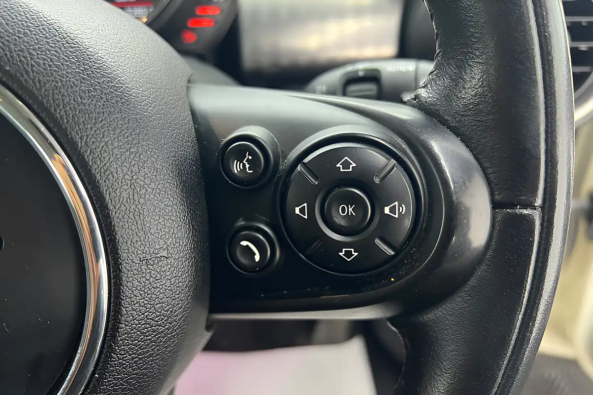 Used 2015 MINI Cooper Hatch White - Interior and Exterior details 15
