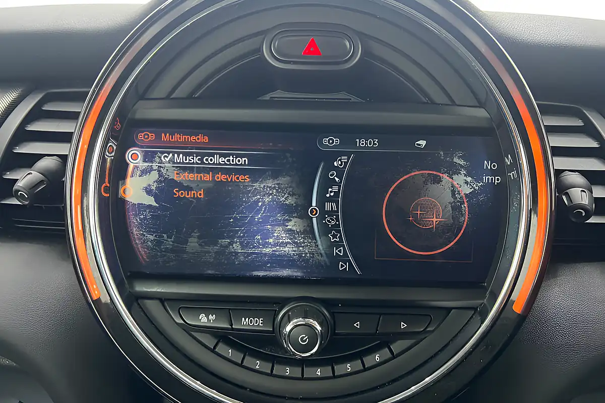 Used 2015 MINI Cooper Hatch White - Interior and Exterior details 18