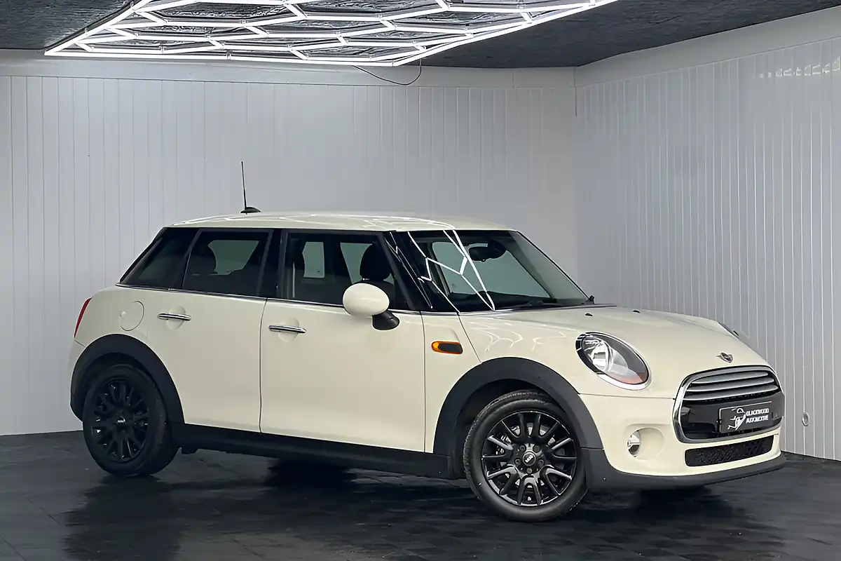 Used 2015 MINI Cooper Hatch White - Interior and Exterior details 2