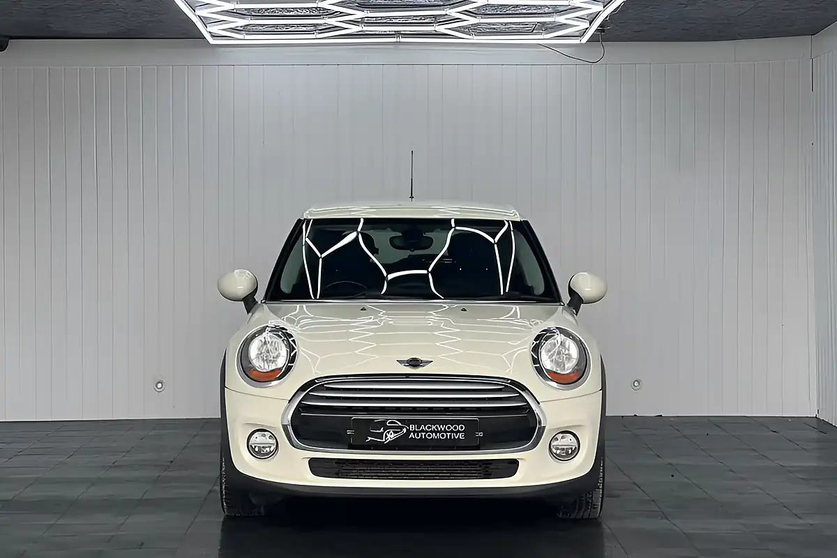 Used 2015 MINI Cooper Hatch White - Interior and Exterior details 4