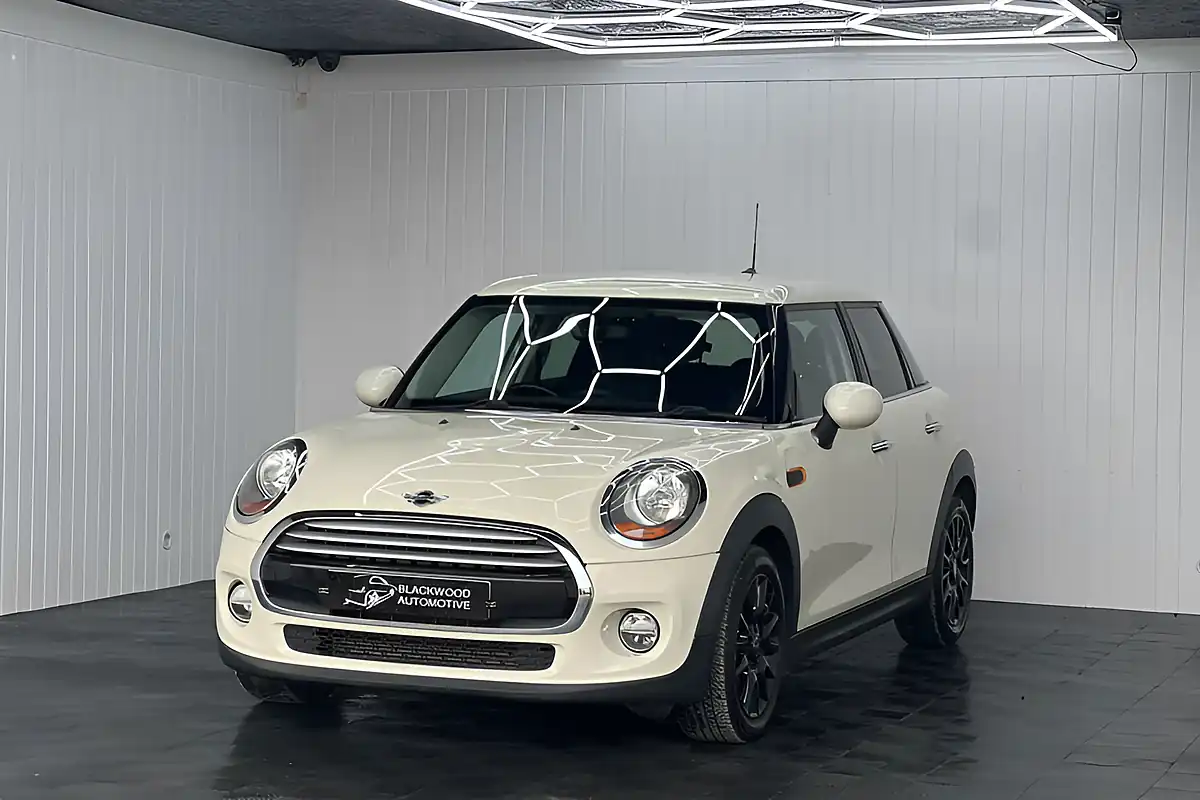 Used 2015 MINI Cooper Hatch White - Interior and Exterior details 5