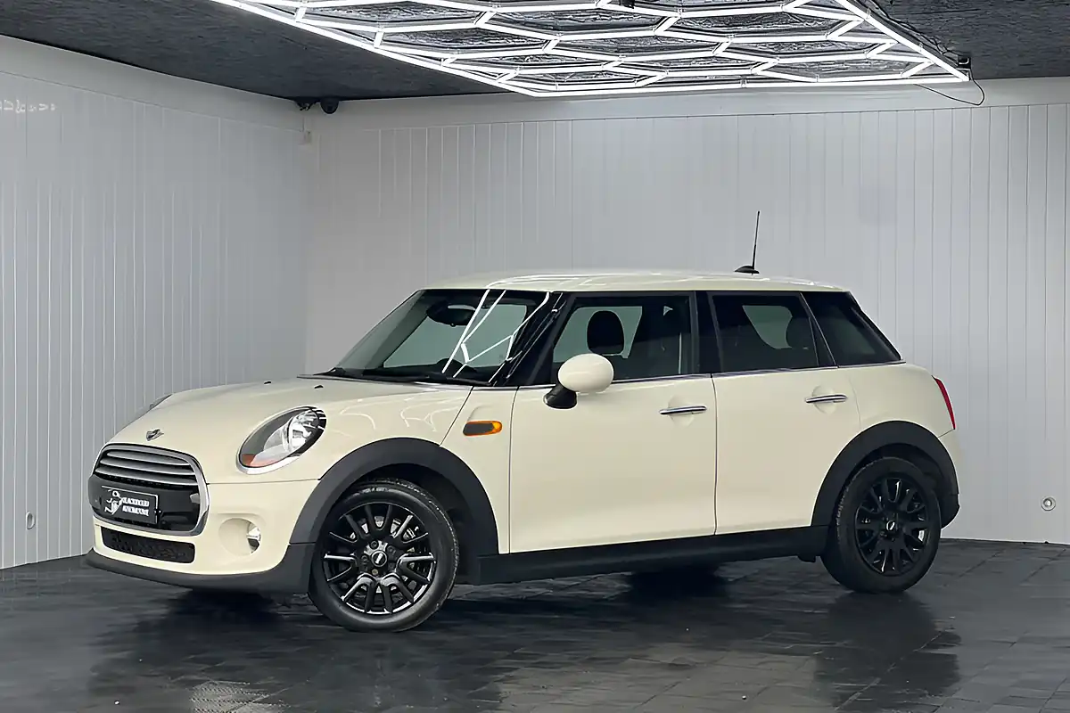 Used 2015 MINI Cooper Hatch White - Interior and Exterior details 6
