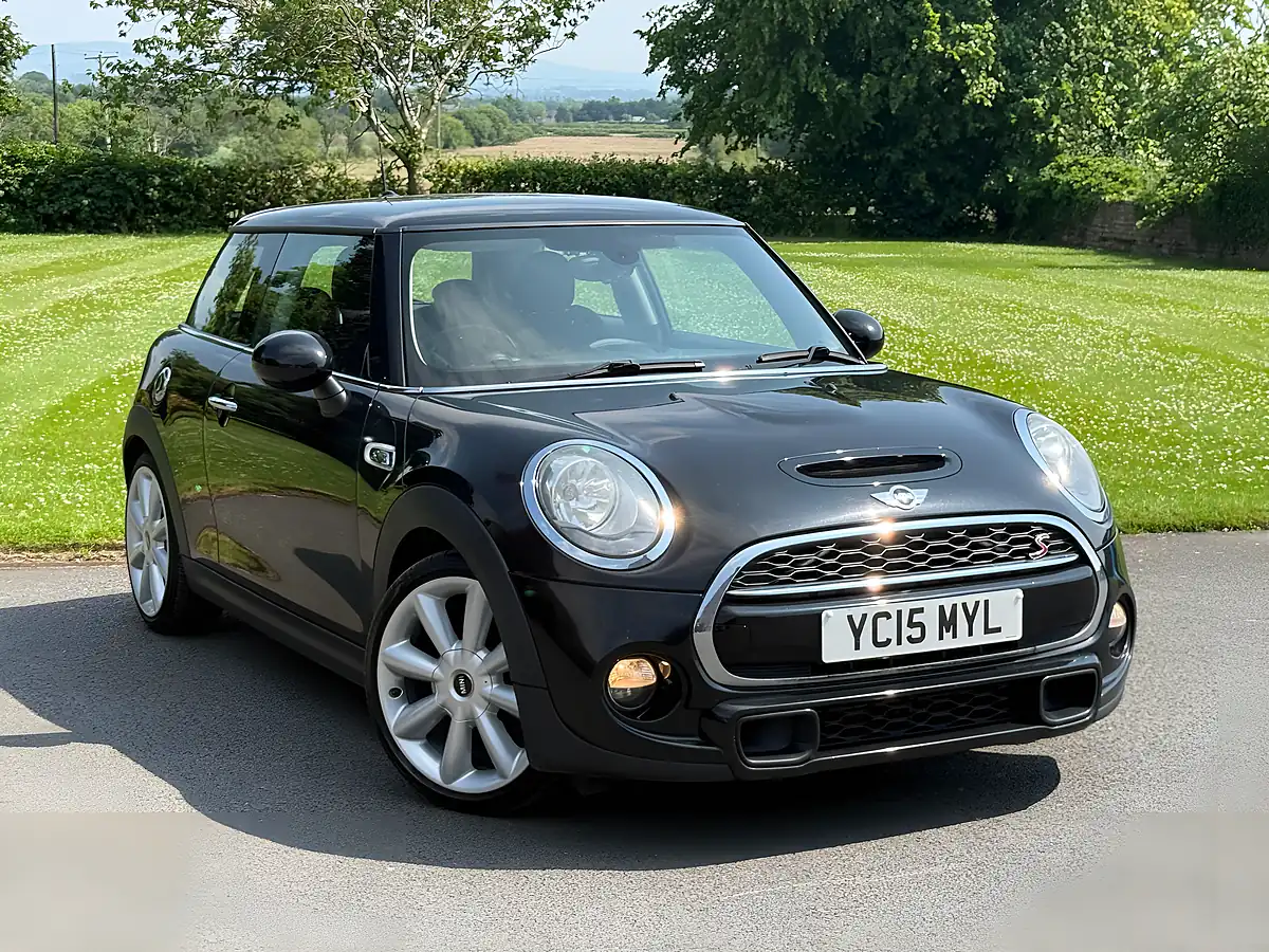 Used 2015 MINI Cooper Hatchback Black - Front View