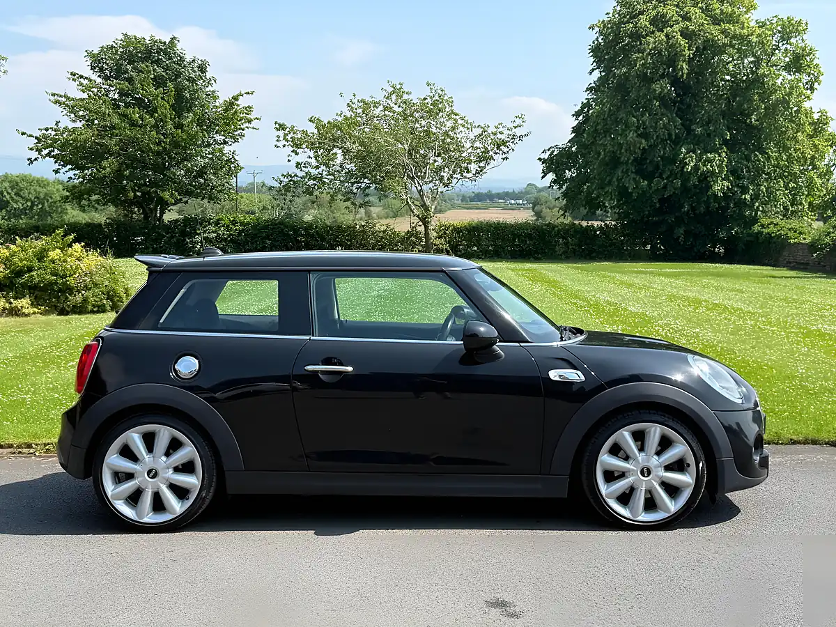 Used 2015 MINI Cooper Hatchback Black - Interior and Exterior details 4