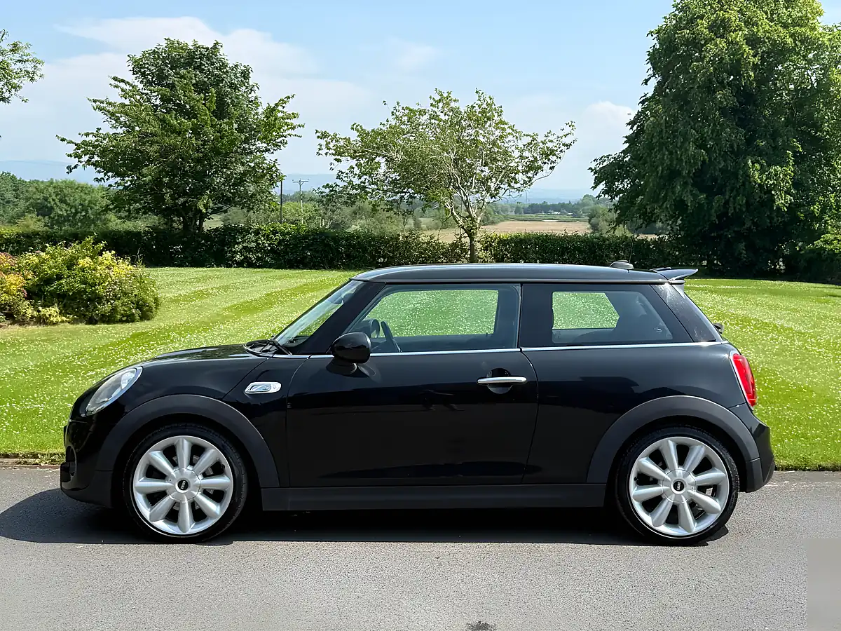Used 2015 MINI Cooper Hatchback Black - Interior and Exterior details 5