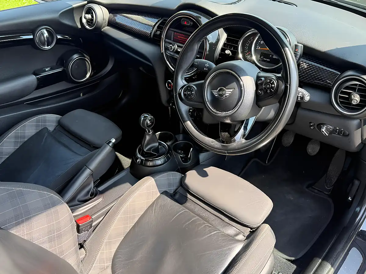 Used 2015 MINI Cooper Hatchback Black - Interior and Exterior details 9