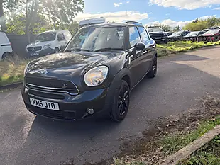 Used 2015 MINI Countryman Cooper Black - Interior and Exterior details 3