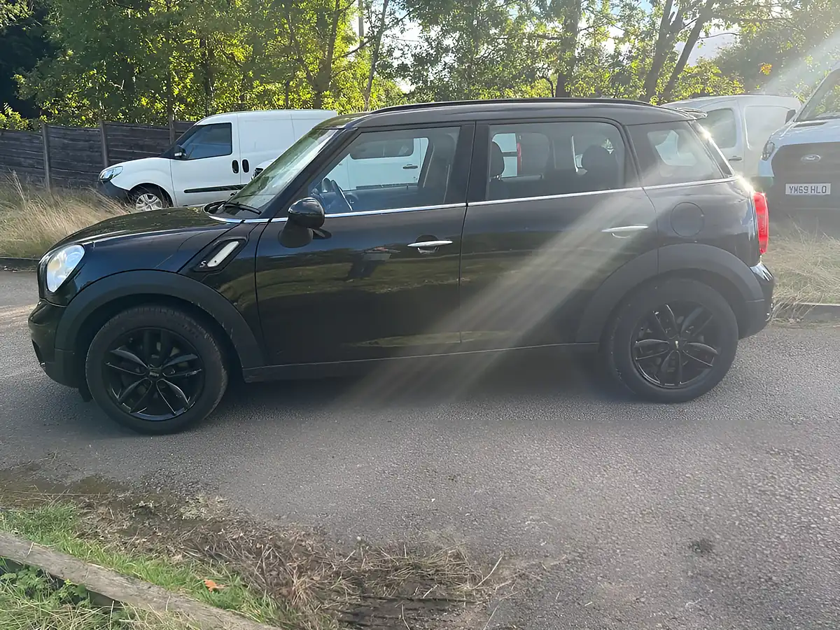 Used 2015 MINI Countryman Cooper Black - Interior and Exterior details 4