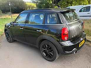 Used 2015 MINI Countryman Cooper Black - Interior and Exterior details 5