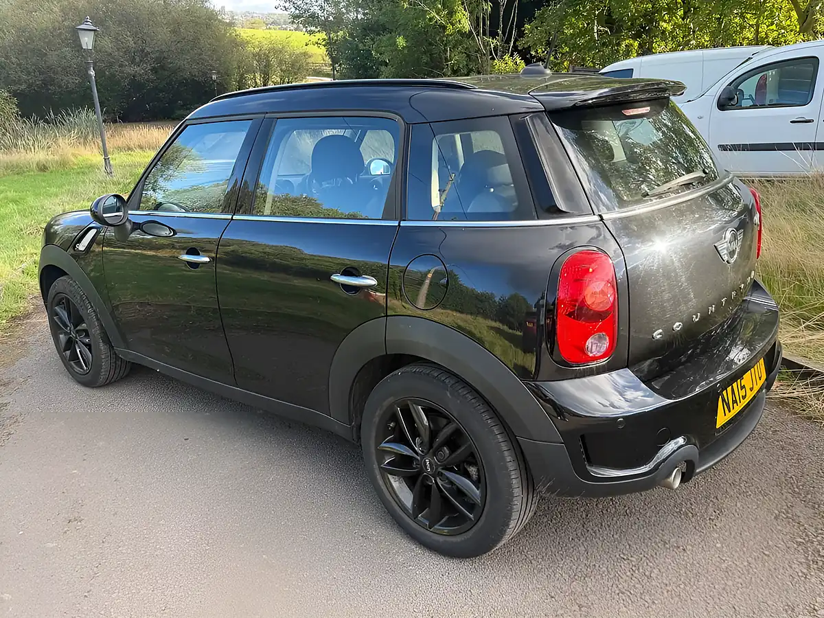 Used 2015 MINI Countryman Cooper Black - Interior and Exterior details 5