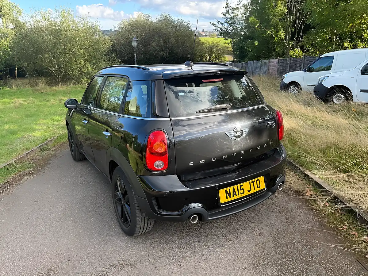 Used 2015 MINI Countryman Cooper Black - Interior and Exterior details 6