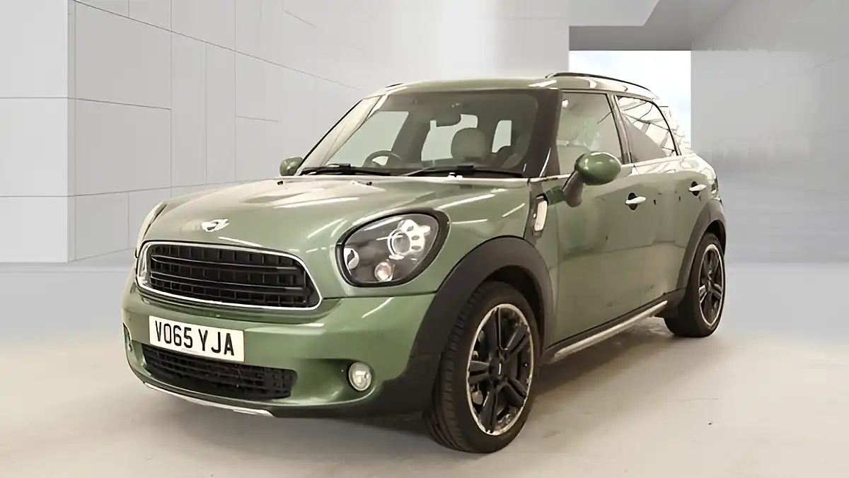 Used 2015 MINI Countryman Cooper Green - Front View