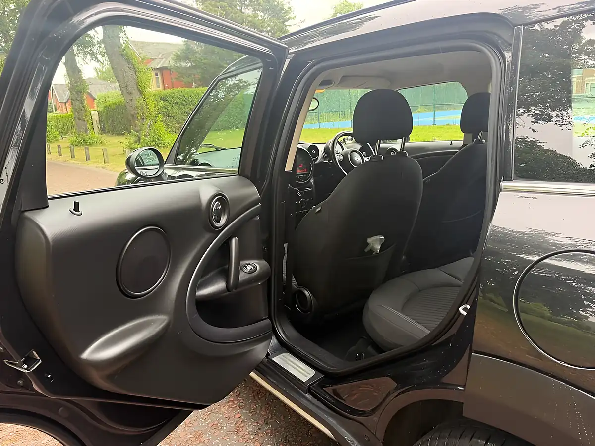 Used 2015 MINI Countryman Cooper S Black - Interior and Exterior details 11