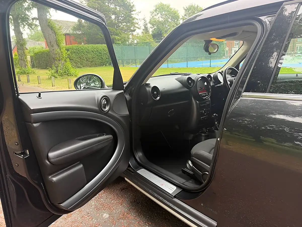Used 2015 MINI Countryman Cooper S Black - Interior and Exterior details 13
