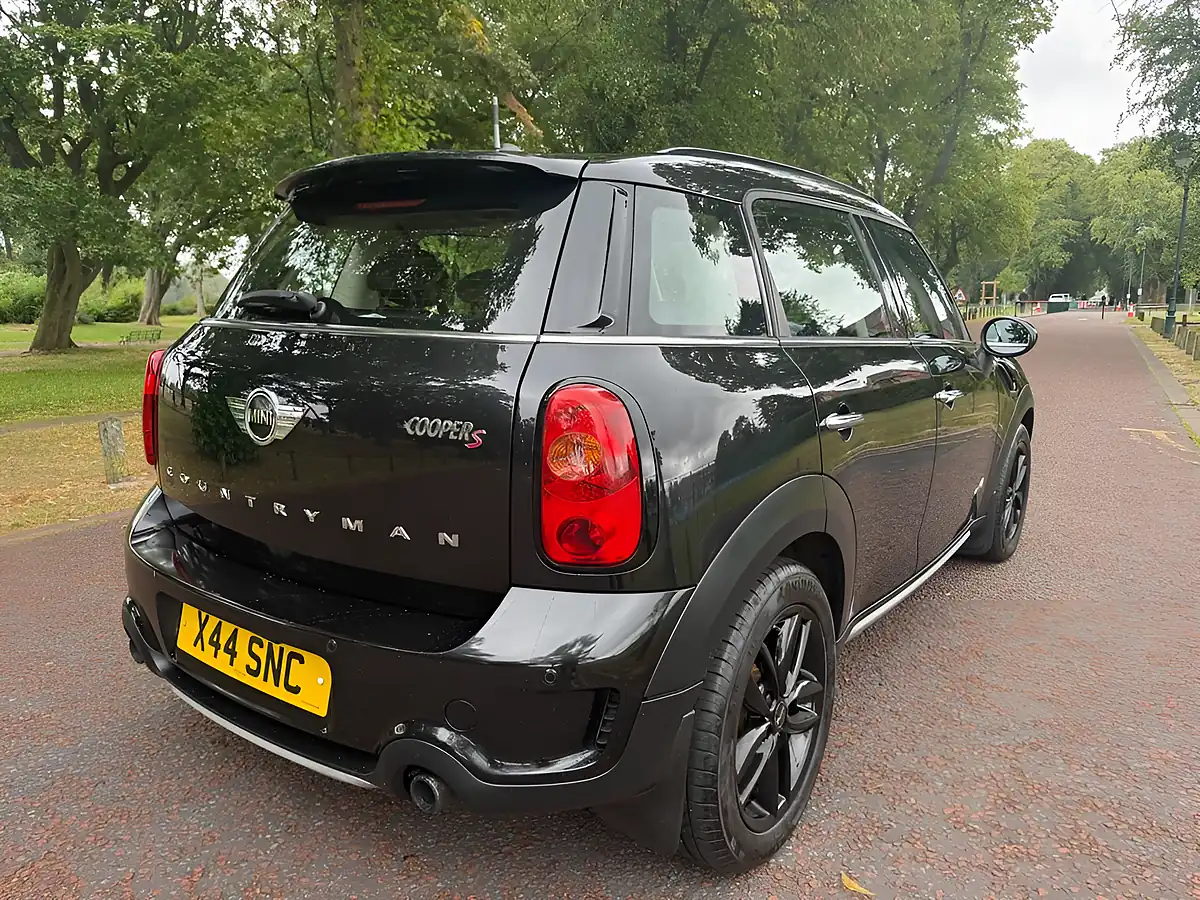 Used 2015 MINI Countryman Cooper S Black - Interior and Exterior details 3