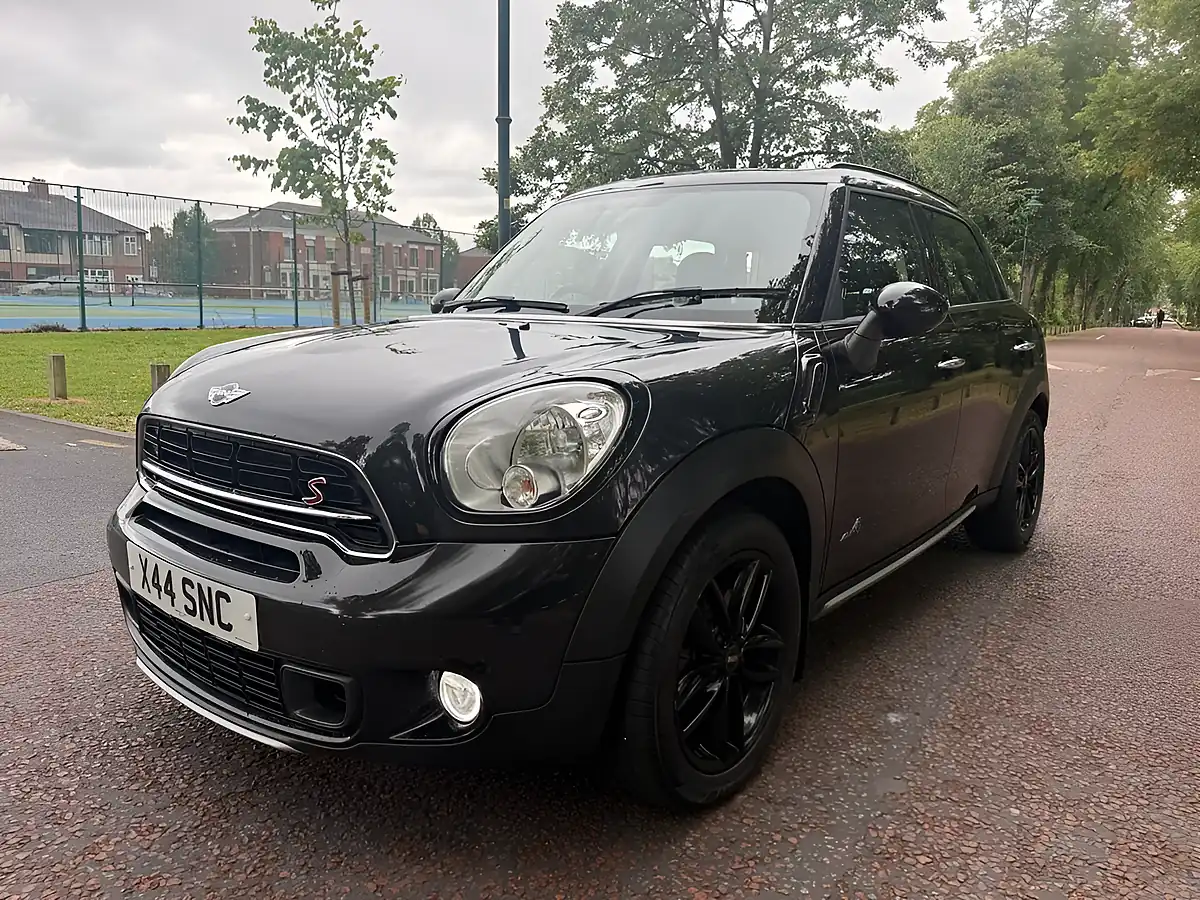Used 2015 MINI Countryman Cooper S Black - Interior and Exterior details 5