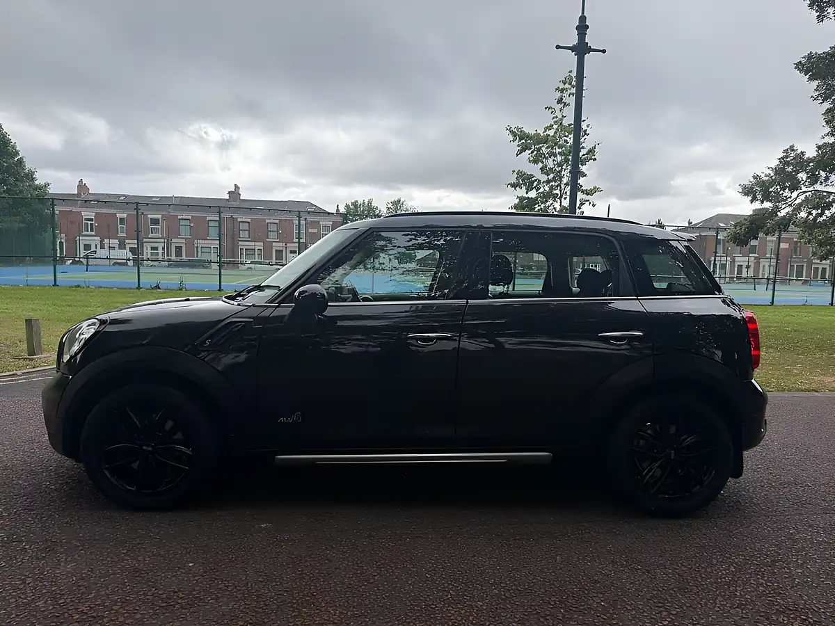 Used 2015 MINI Countryman Cooper S Black - Interior and Exterior details 6