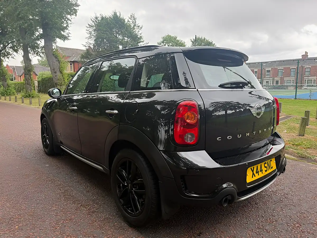 Used 2015 MINI Countryman Cooper S Black - Interior and Exterior details 7